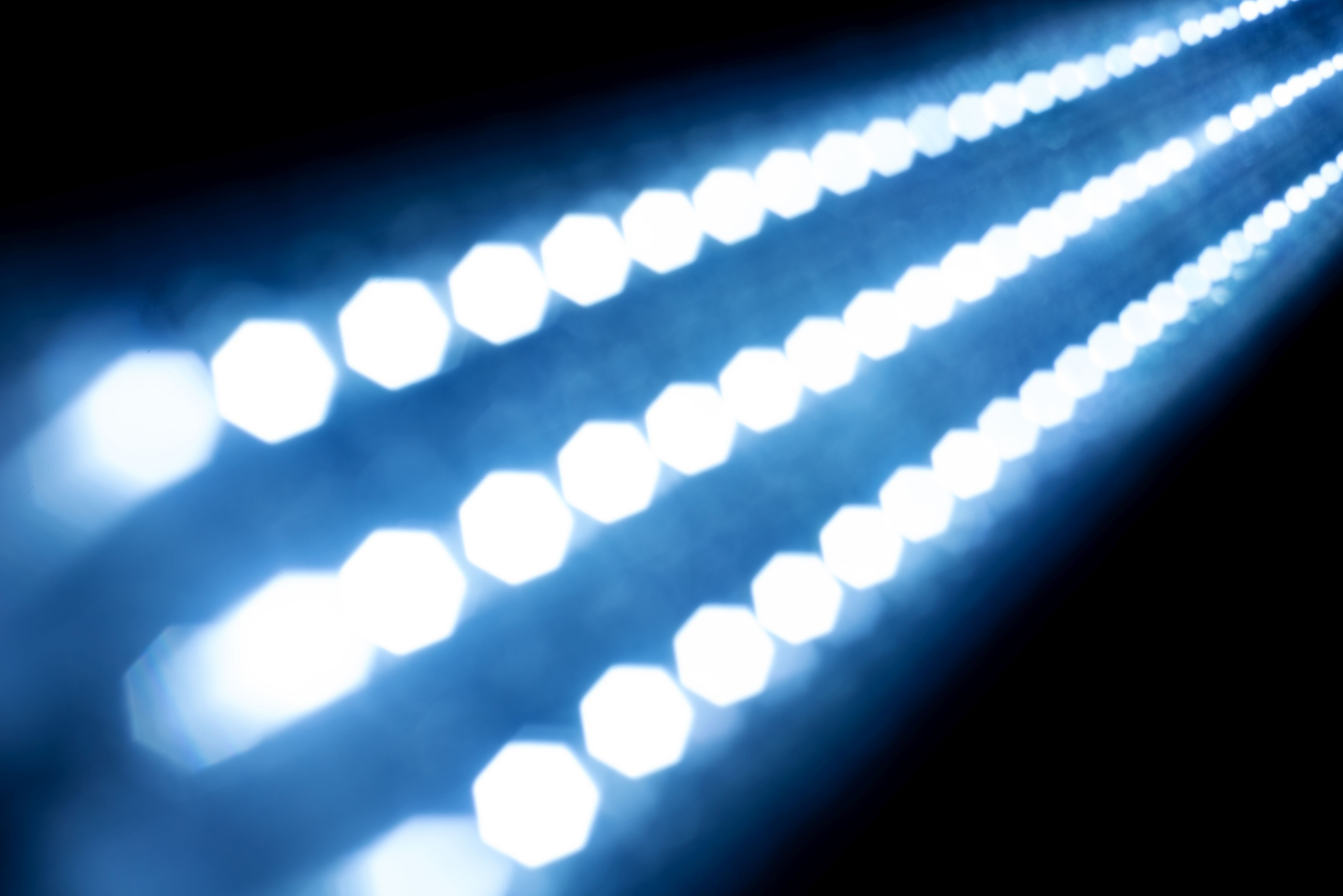 Lampy przemysłowe LED – dlaczego warto je zastosować?